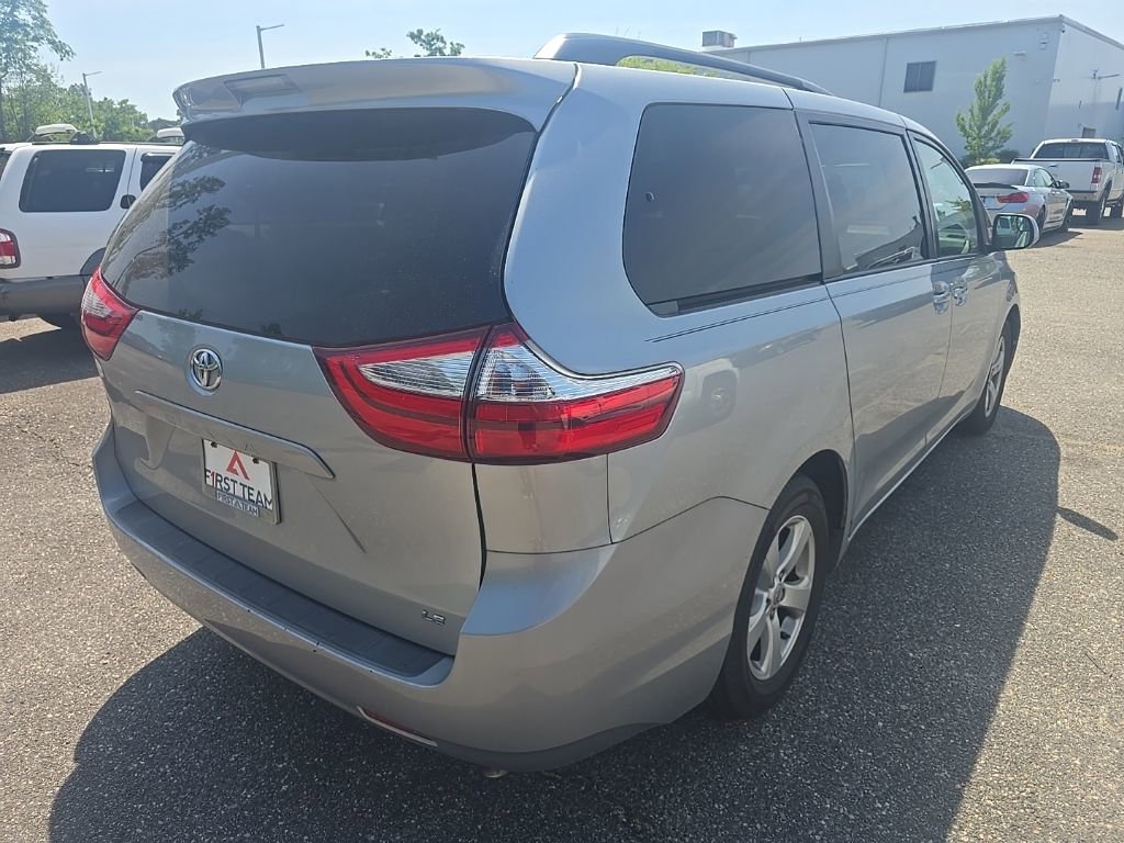 Used 2016 Toyota Sienna LE FWD image 5