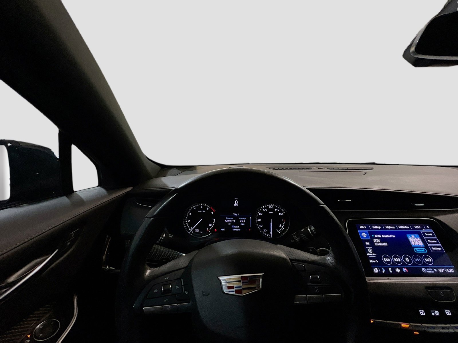 Used 2022 Cadillac XT4 Sport w/ Safety Alert Package FWD image 7