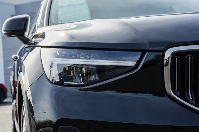 Used 2023 Volvo XC40 B5 Plus w/ Climate Package image 12
