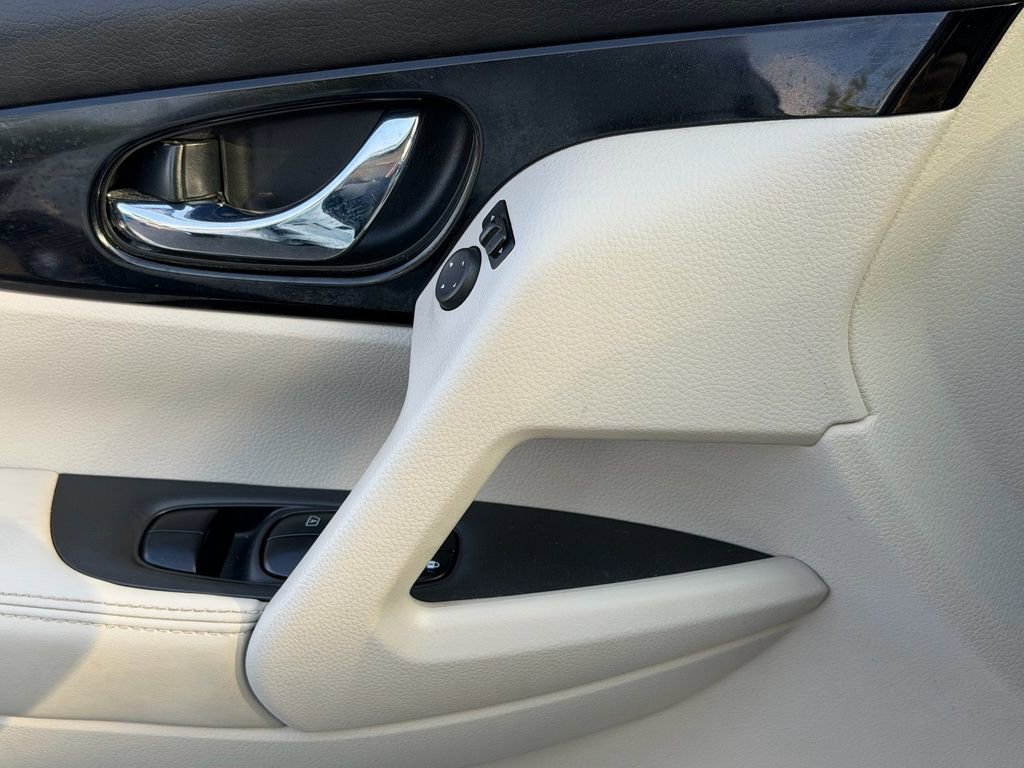 Used 2020 Nissan Rogue Sport SV FWD image 27