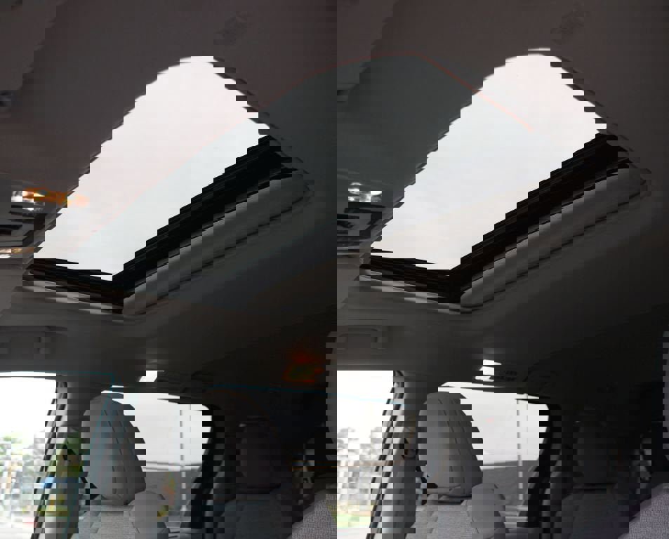 Used 2024 Toyota Sienna LE image 6