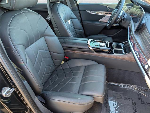 Used 2023 BMW 760i xDrive w/ Executive Package image 23