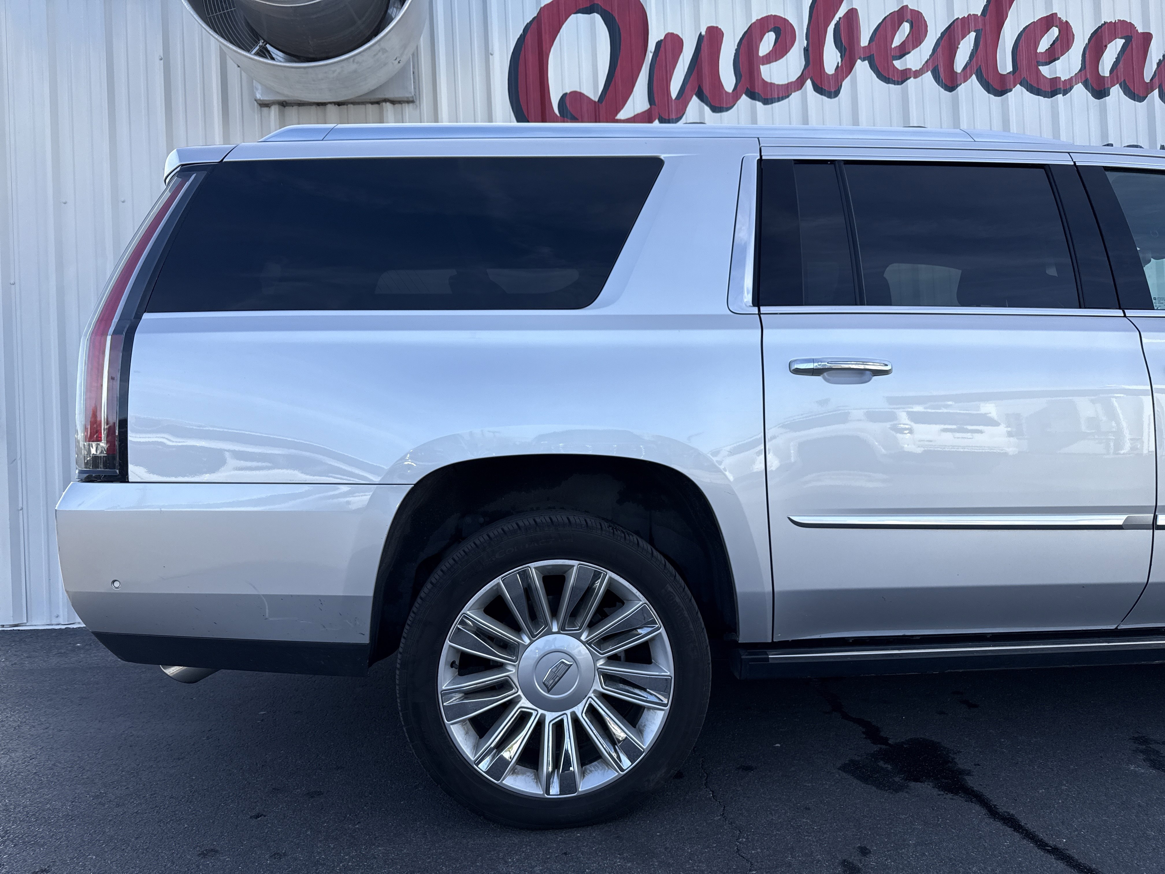 Used 2019 Cadillac Escalade ESV Platinum image 44