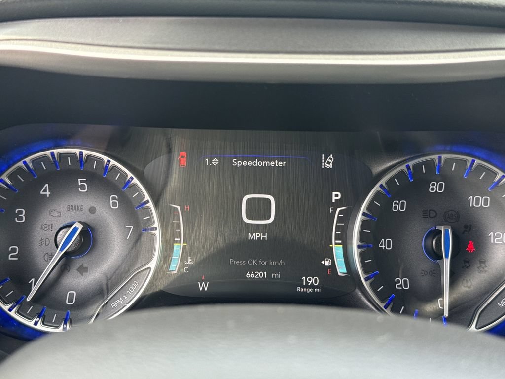 Used 2024 Chrysler Pacifica Touring-L FWD image 12