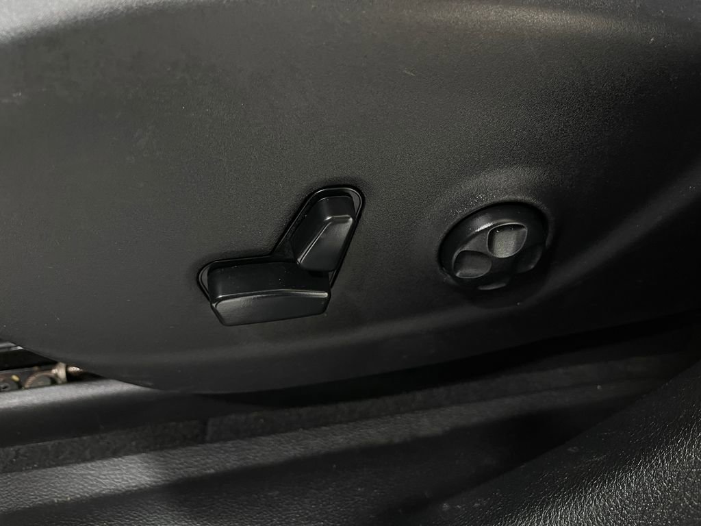 Used 2019 Jeep Cherokee Limited w/ Luxury Group image 17