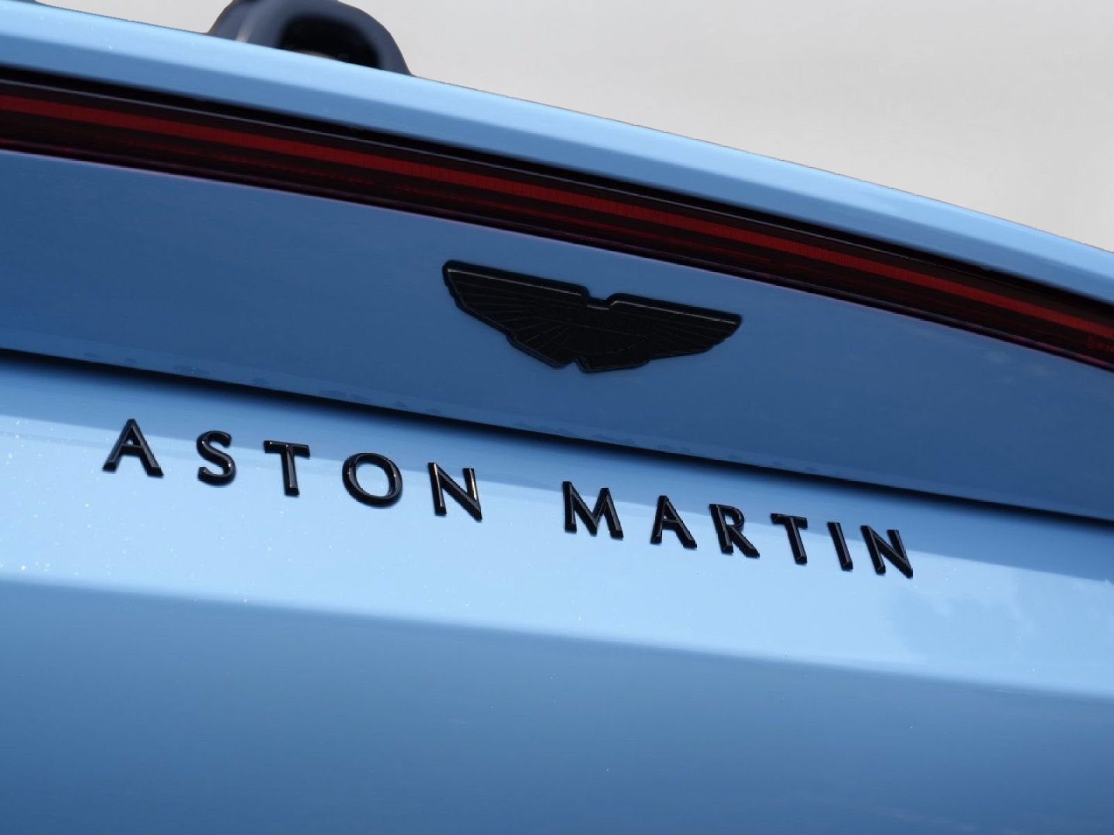 Used 2023 Aston Martin V8 Vantage Roadster RWD image 52