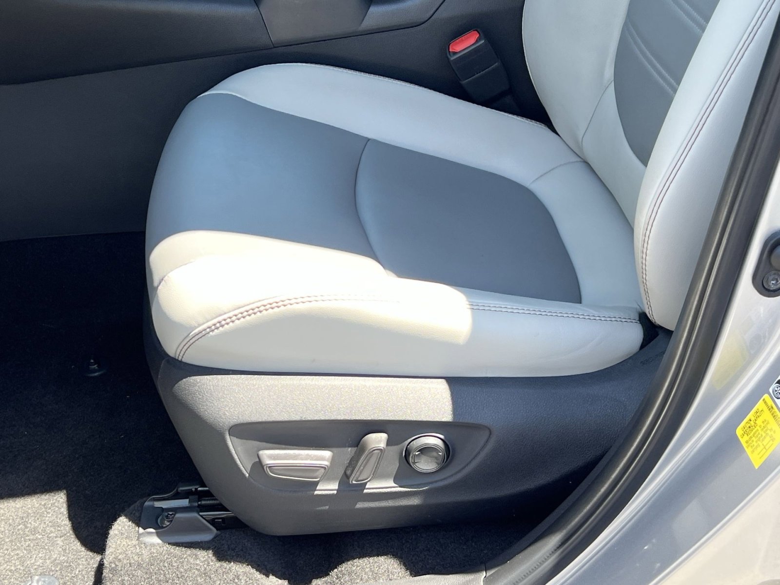 Used 2023 Toyota RAV4 XLE Premium AWD/4WD image 15