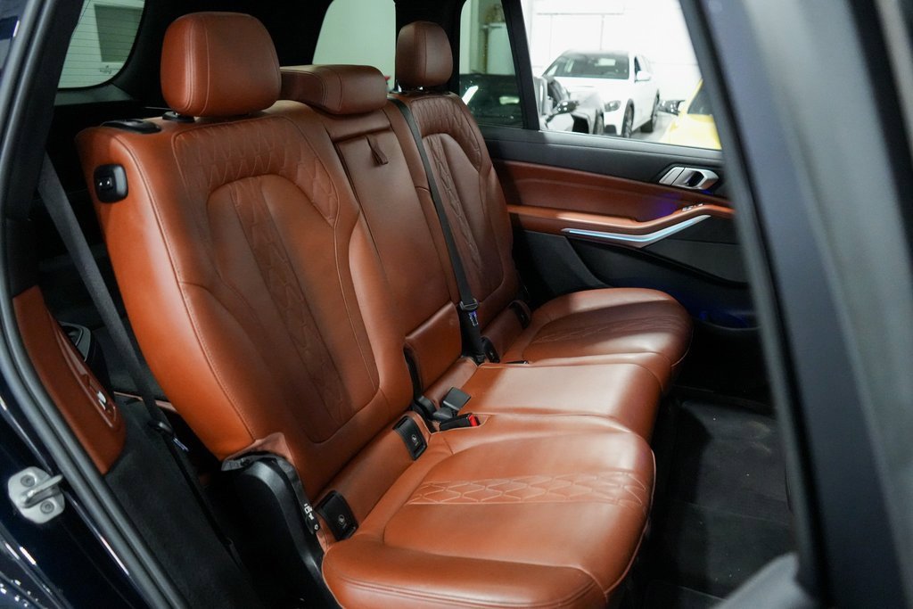 Used 2022 BMW X7 M50i w/ Dynamic Handling Package image 21