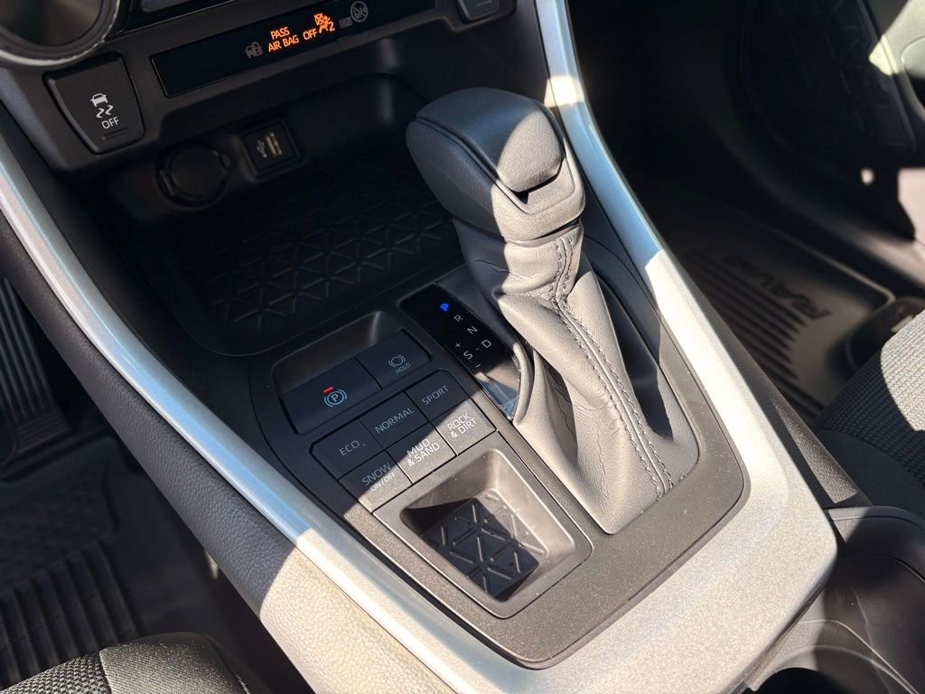 Used 2025 Toyota RAV4 LE image 17