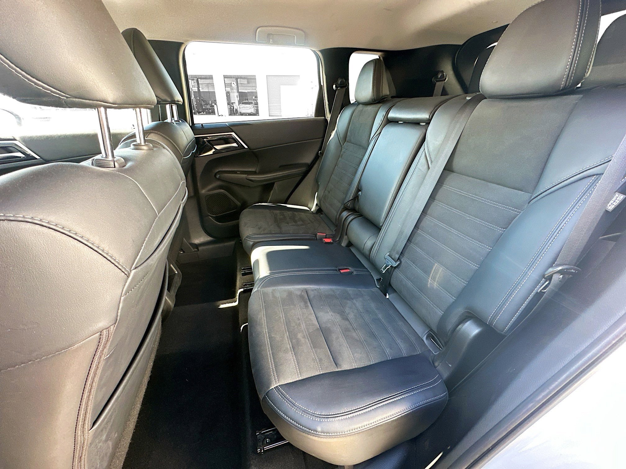 Used 2024 Mitsubishi Outlander SE image 26