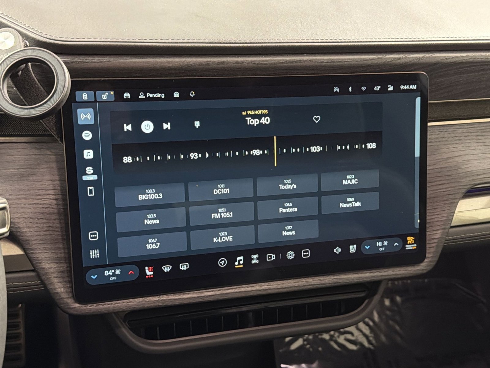 Used 2022 Rivian R1T Adventure image 15