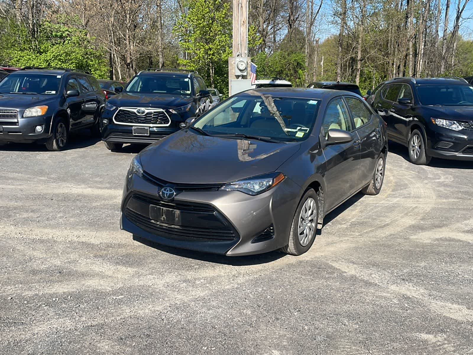 Used 2017 Toyota Corolla LE w/ Carpet Mat Package (TMS) FWD image 1