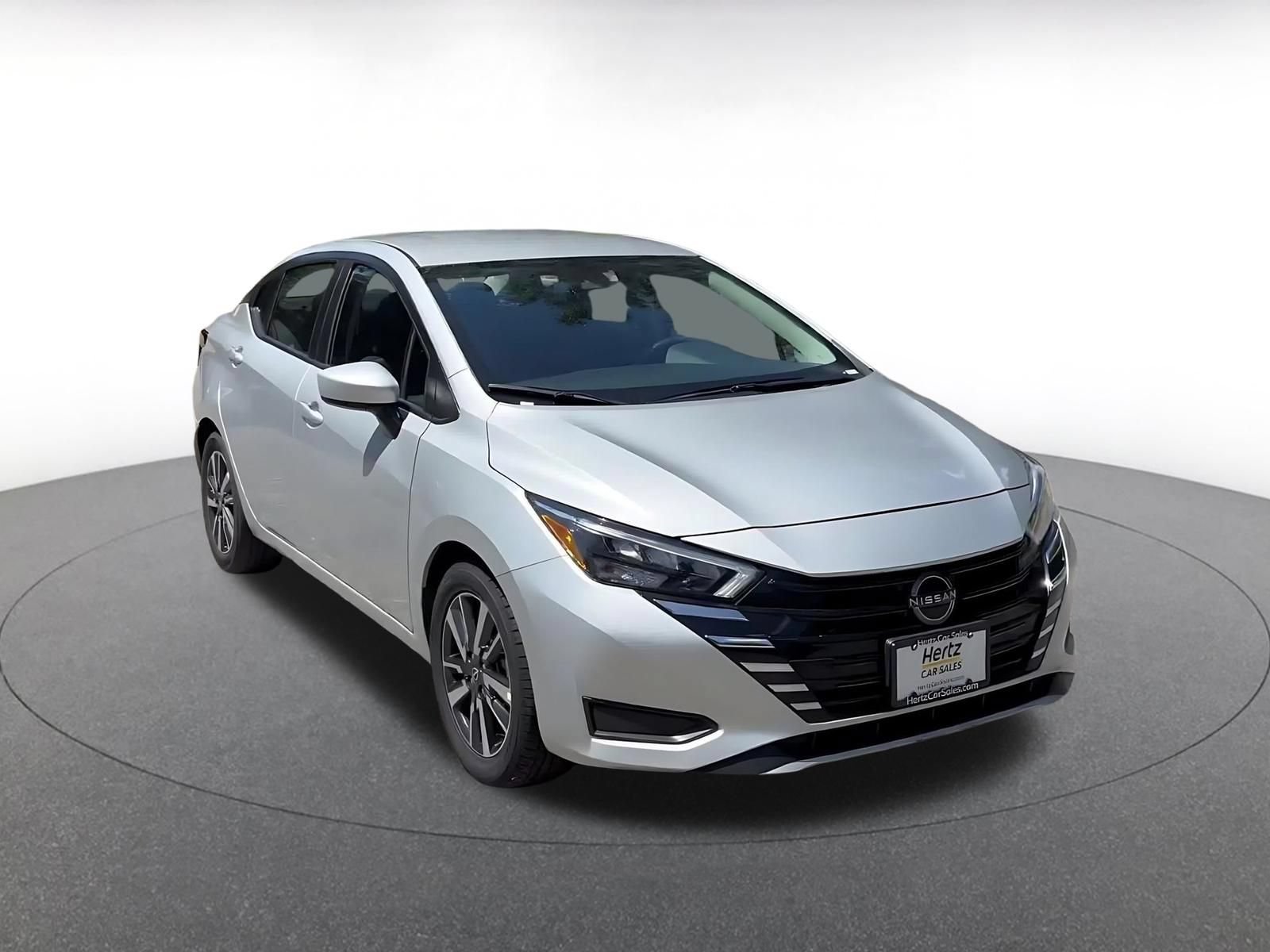 Used 2025 Nissan Versa SV FWD image 3