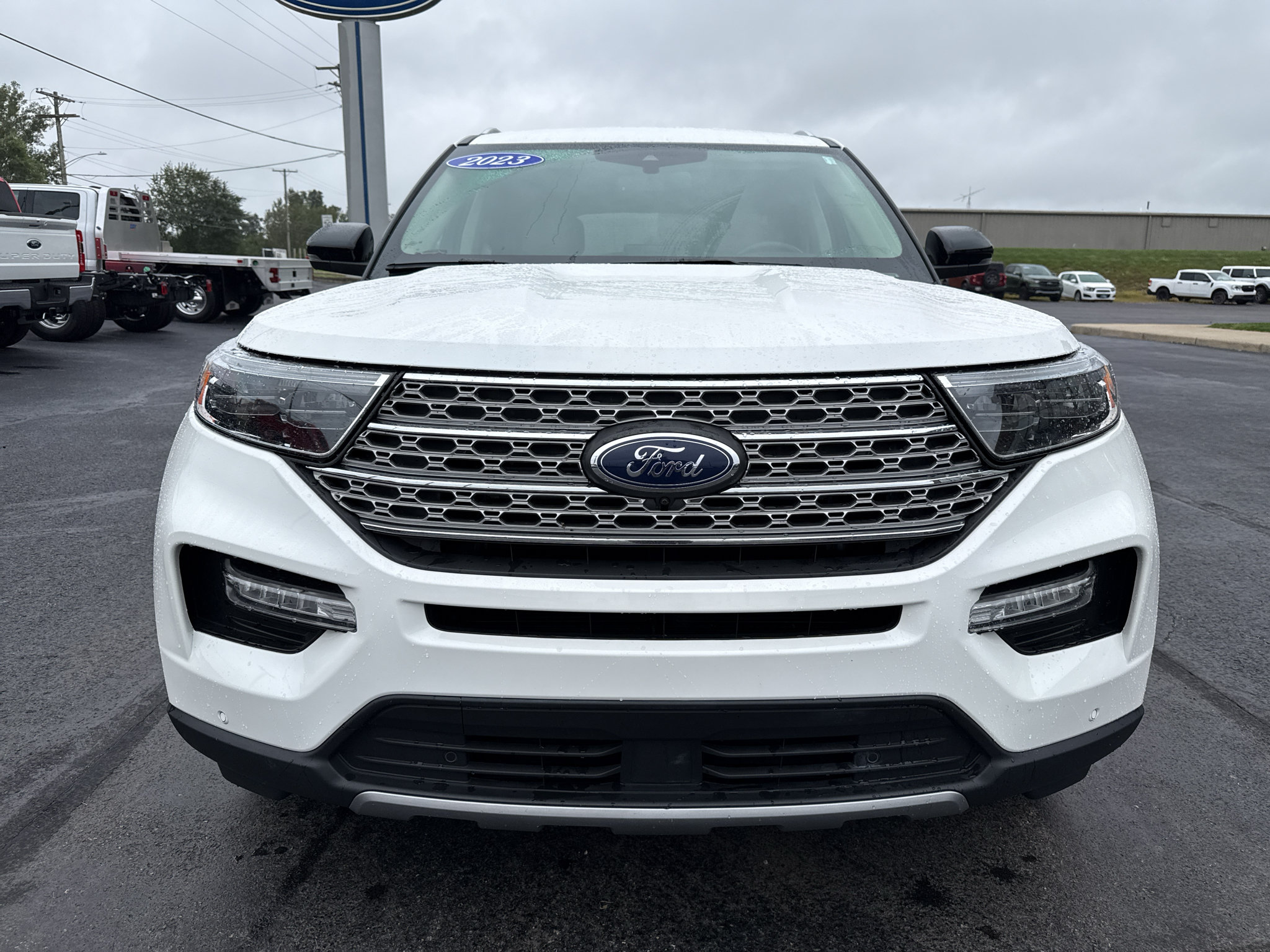 Used 2023 Ford Explorer Limited w/ Limited Technology Package AWD/4WD image 3