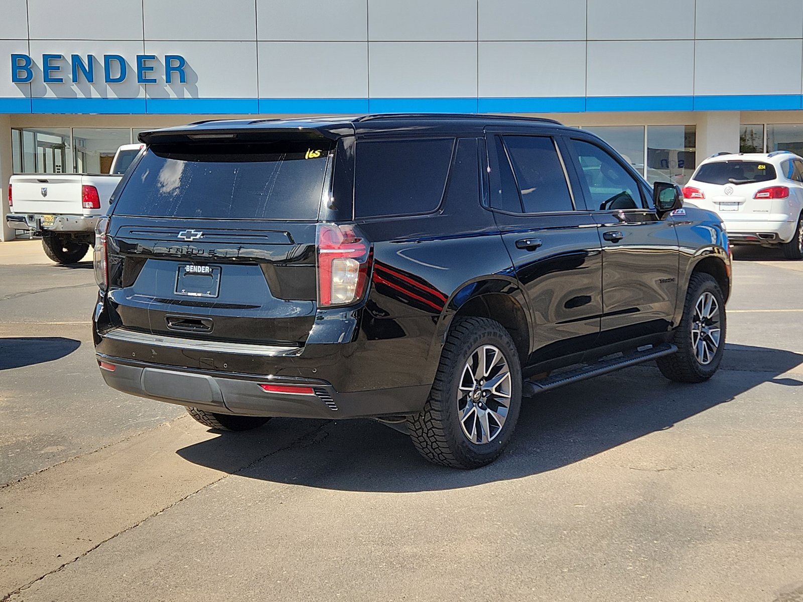 Used 2024 Chevrolet Tahoe Z71 w/ Luxury Package AWD/4WD image 4