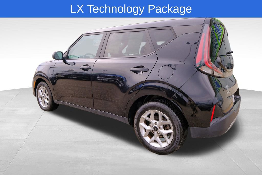 Used 2023 Kia Soul LX w/ LX Technology Package image 4