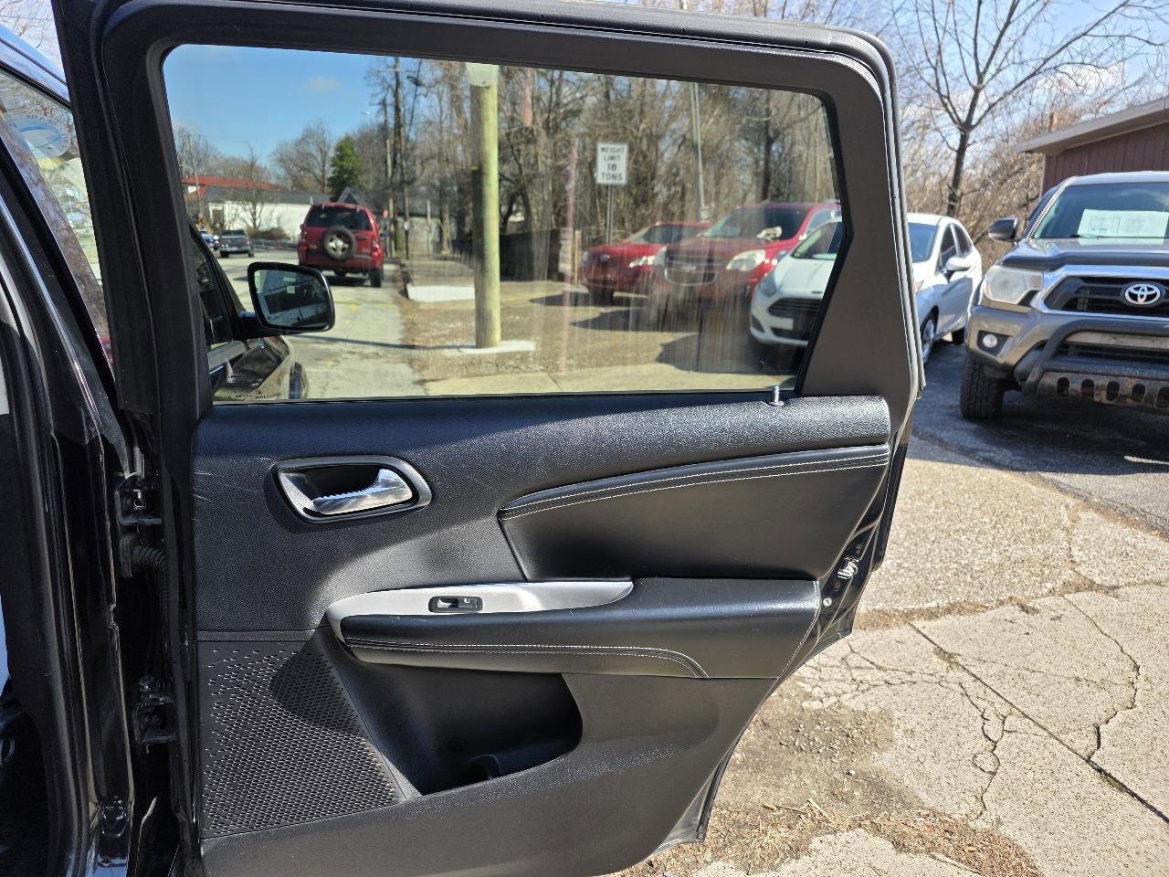 Used 2015 Dodge Journey SXT w/ Flexible Seating Group image 37