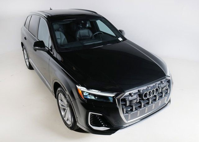 Certified 2025 Audi Q7 3.0T Premium w/ Convenience Package image 3
