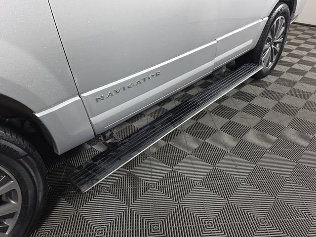 Used 2017 Lincoln Navigator Select AWD/4WD image 12