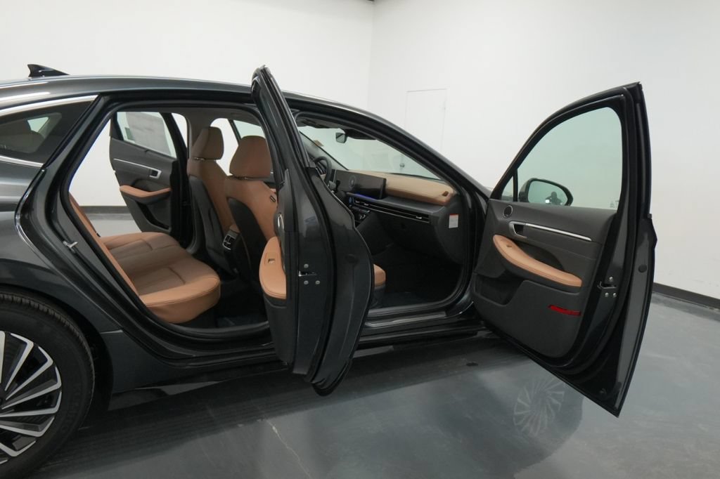 New 2025 Hyundai Sonata Limited FWD image 40
