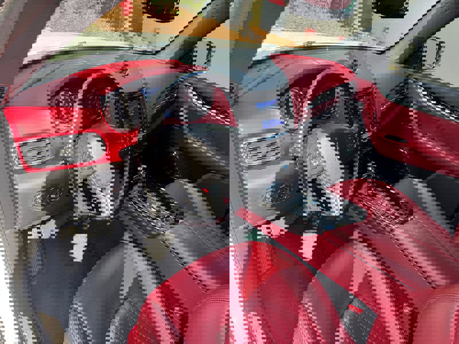 Used 2018 Maserati Levante GranLusso image 19