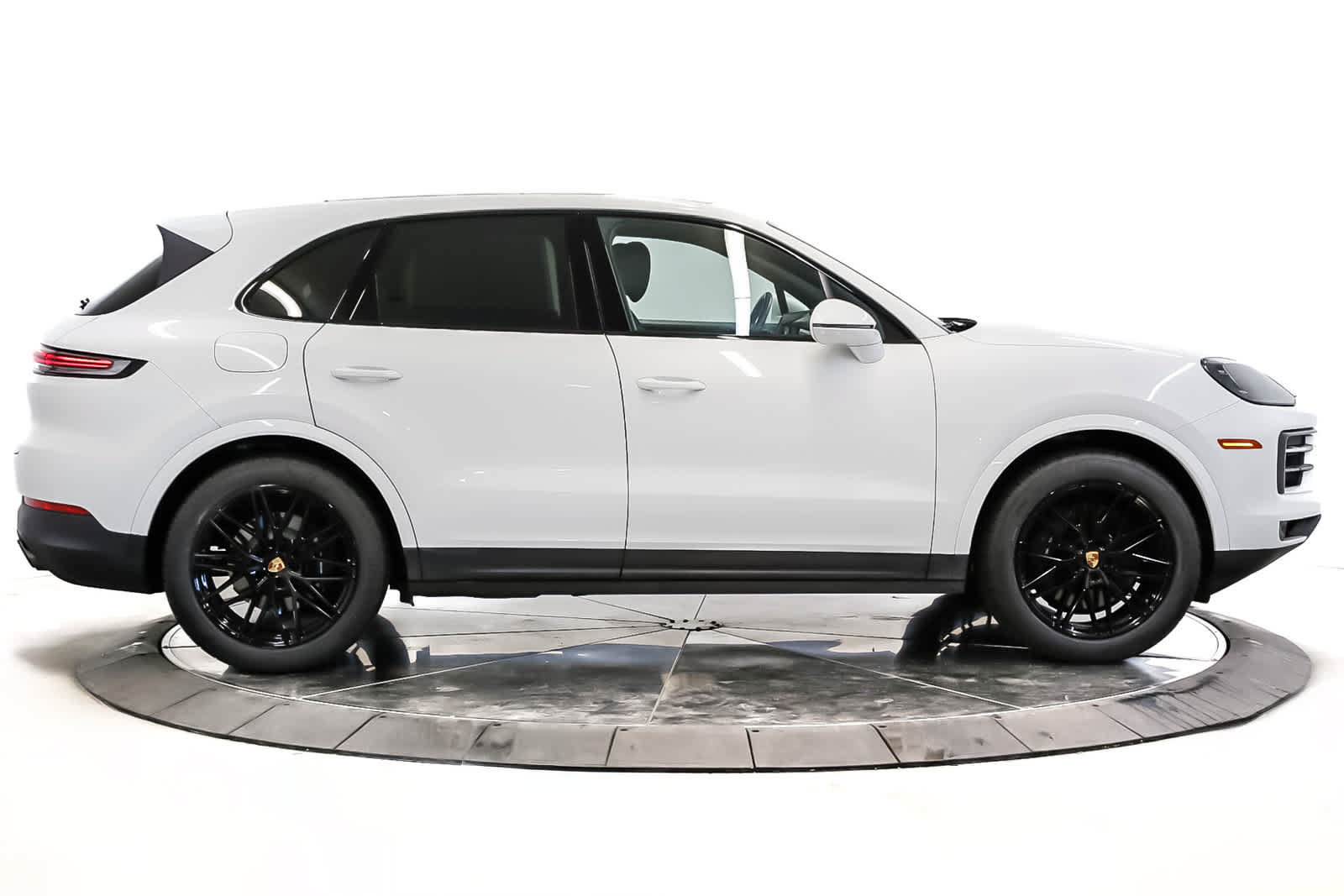 Certified 2024 Porsche Cayenne AWD/4WD image 8
