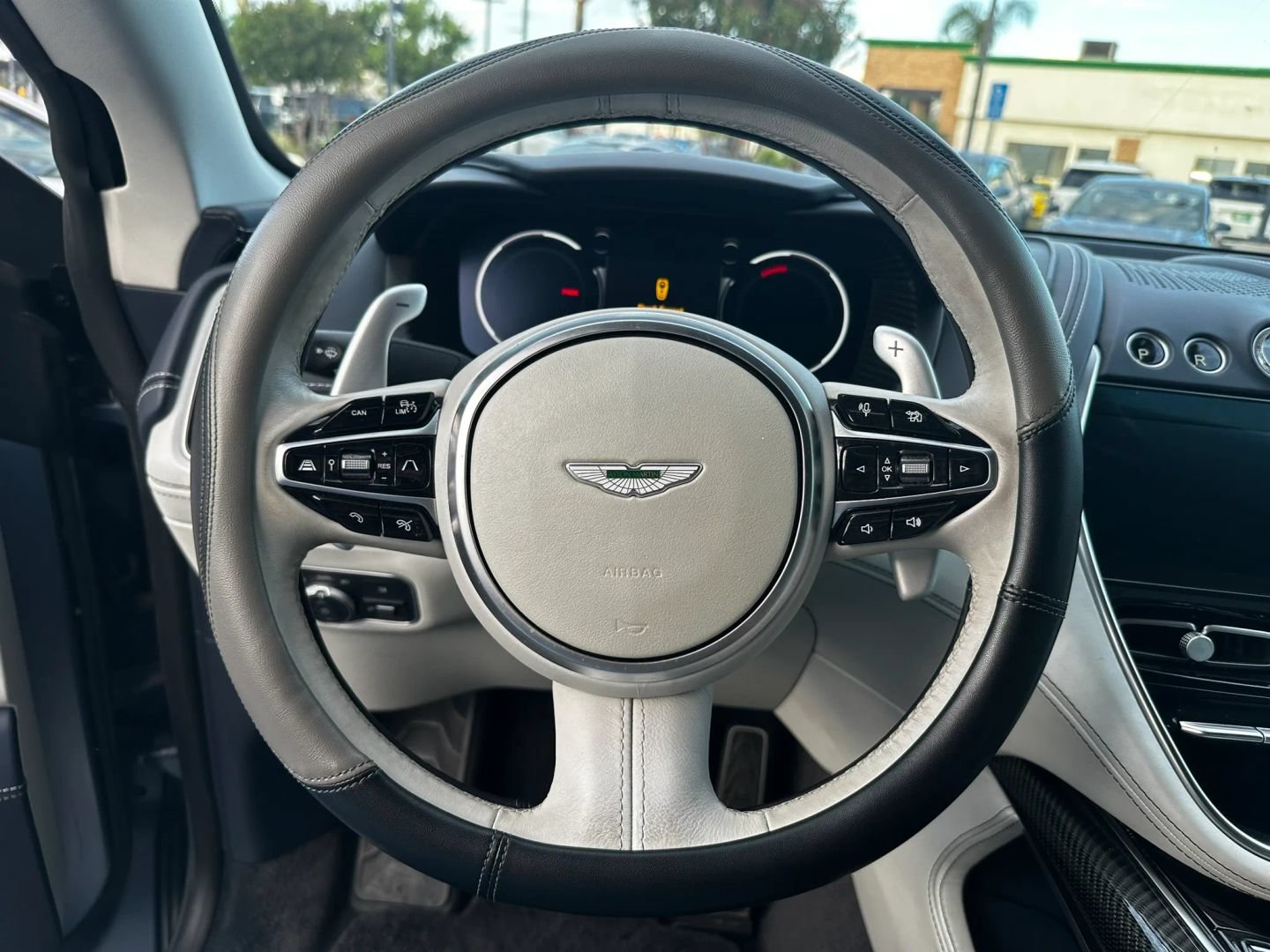 Used 2021 Aston Martin DBX AWD/4WD image 23