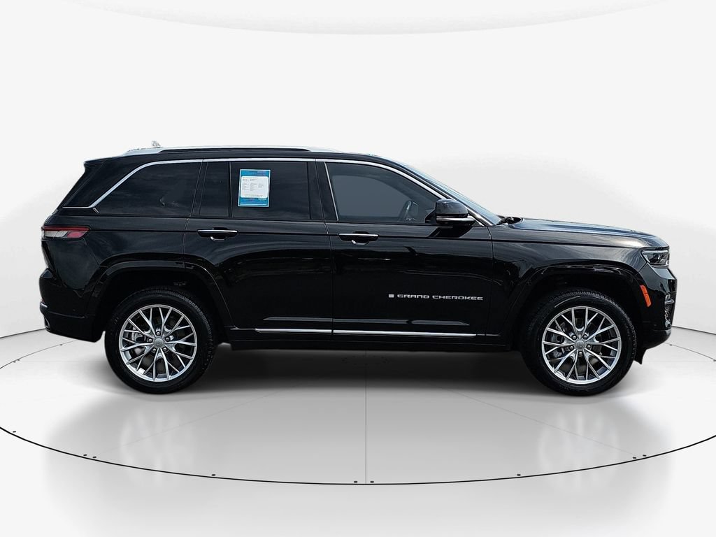 Used 2022 Jeep Grand Cherokee Summit w/ Luxury Tech Group V AWD/4WD image 5