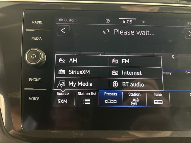 Used 2022 Volkswagen Tiguan SE w/ Panoramic Sunroof Package image 15