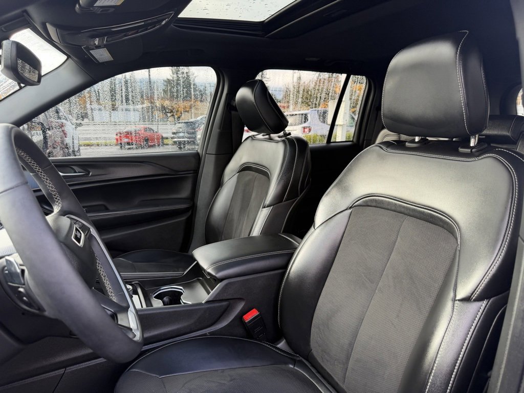 Used 2023 Jeep Grand Cherokee Altitude image 14