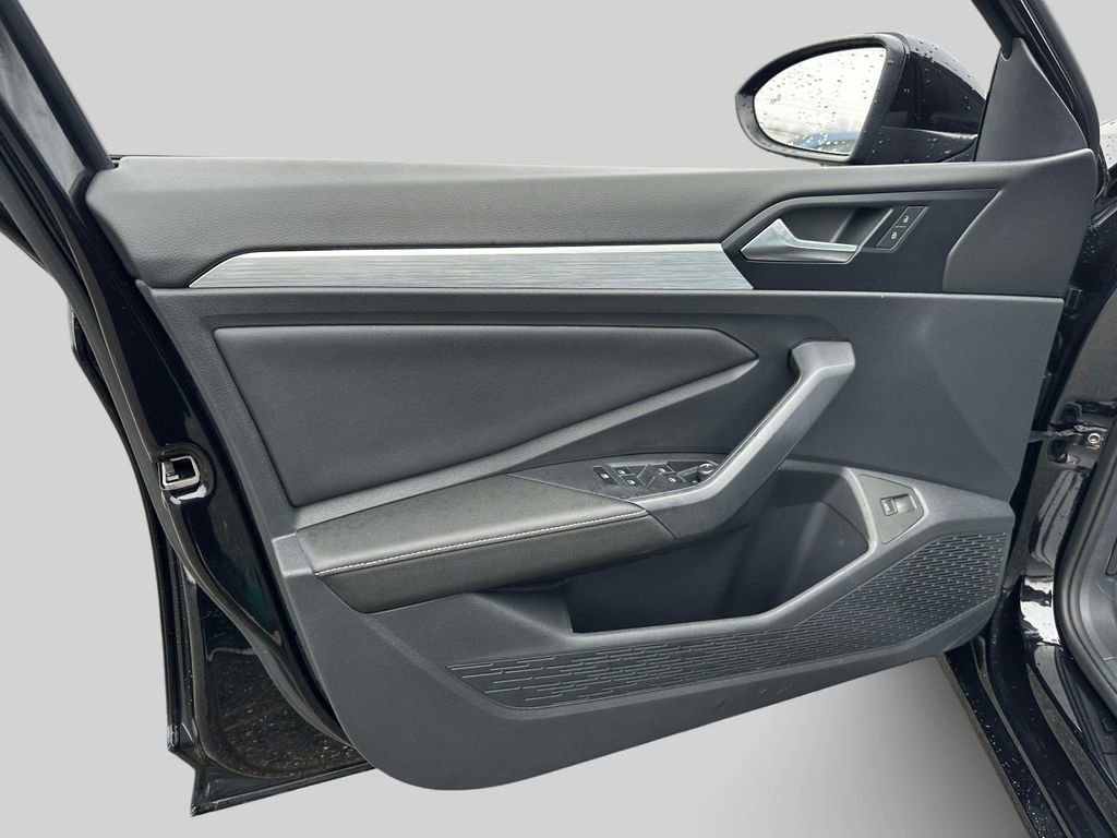 Used 2025 Volkswagen Jetta Sport image 13