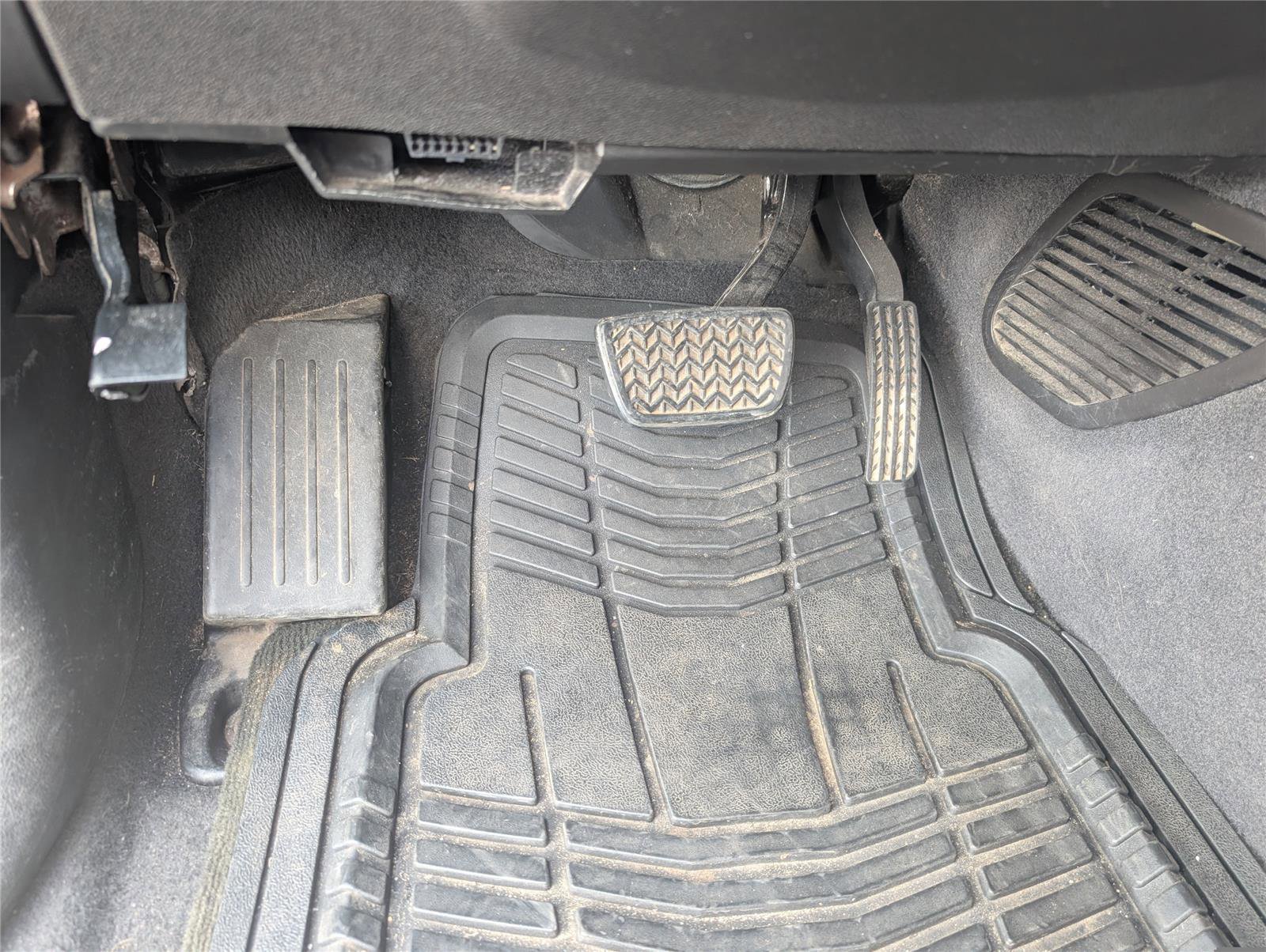 Used 2014 GMC Acadia SLE FWD image 12