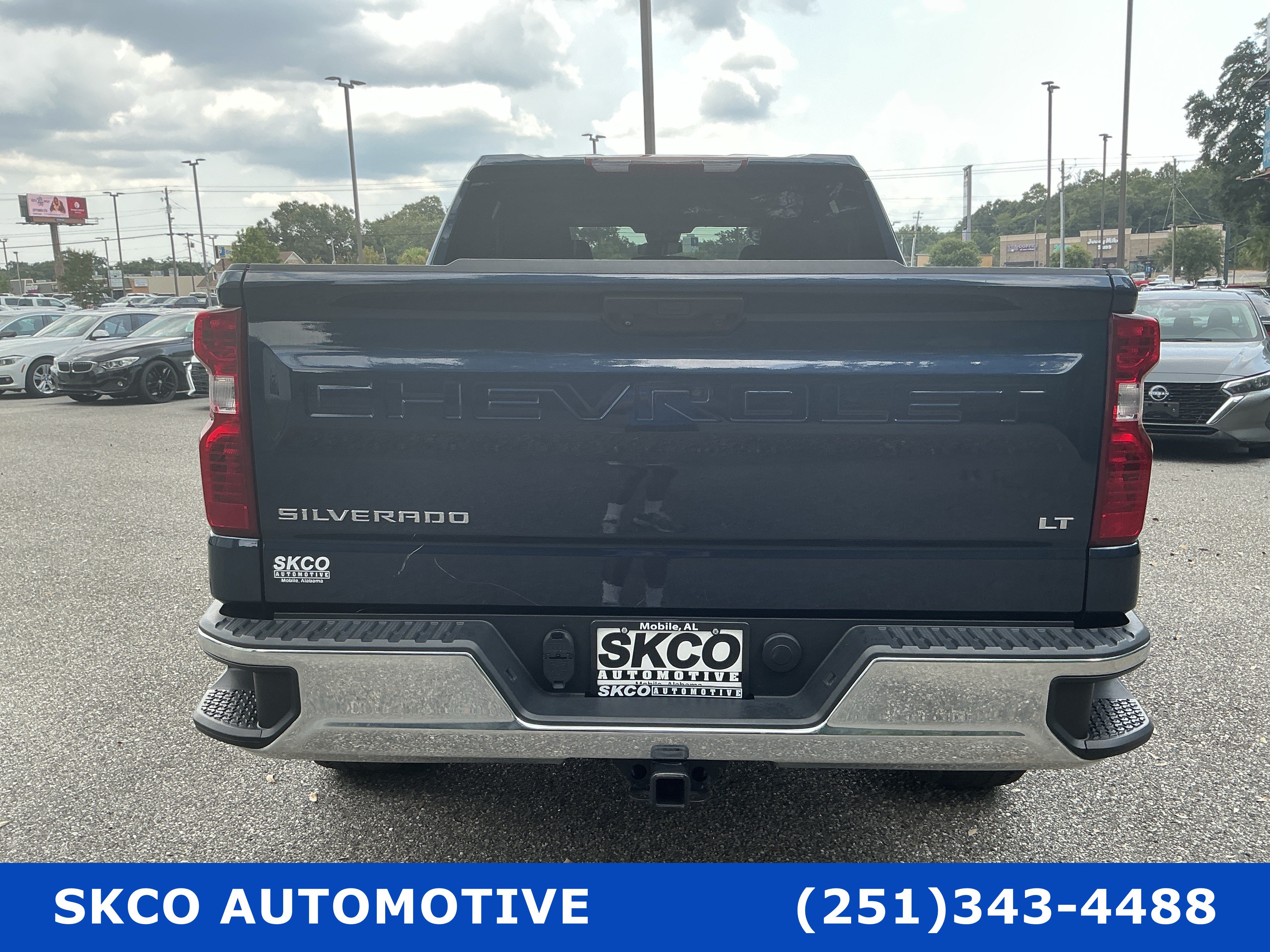 Used 2023 Chevrolet Silverado 1500 LT AWD/4WD image 4
