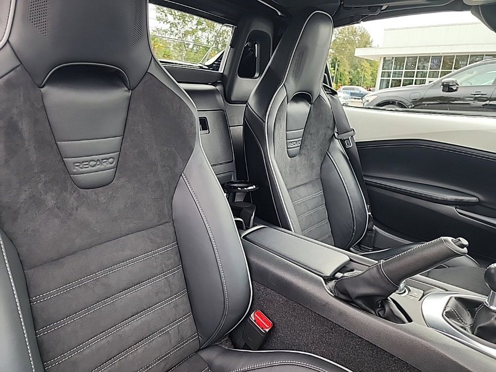 Used 2023 MAZDA MX-5 Miata Club RWD image 17