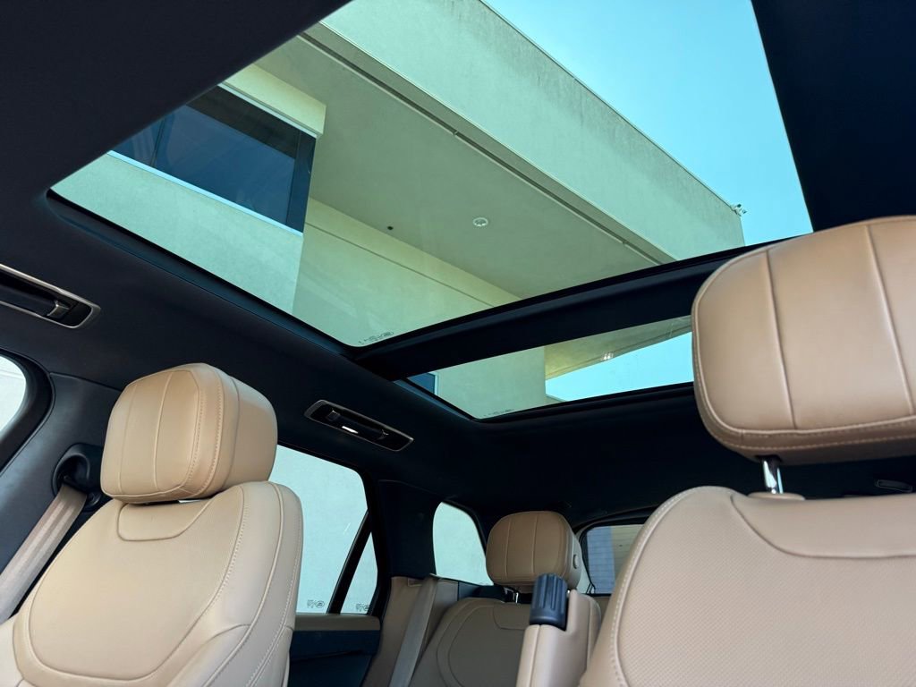 Used 2023 Land Rover Range Rover Sport SE image 2