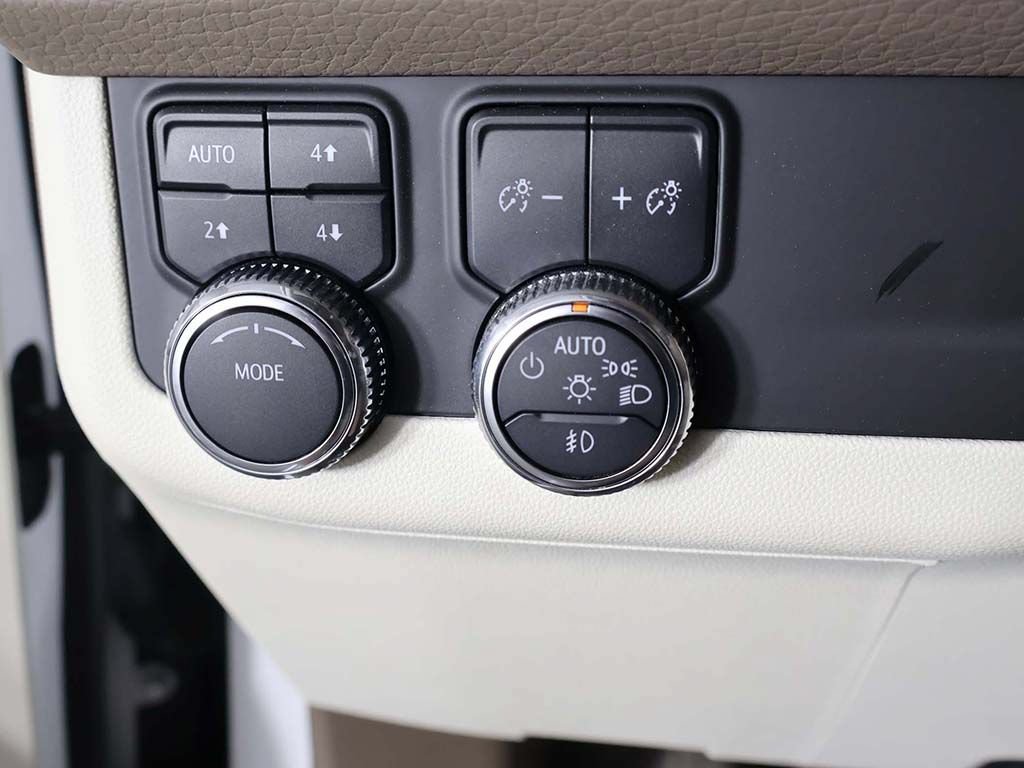 Used 2024 GMC Yukon Denali AWD/4WD image 48