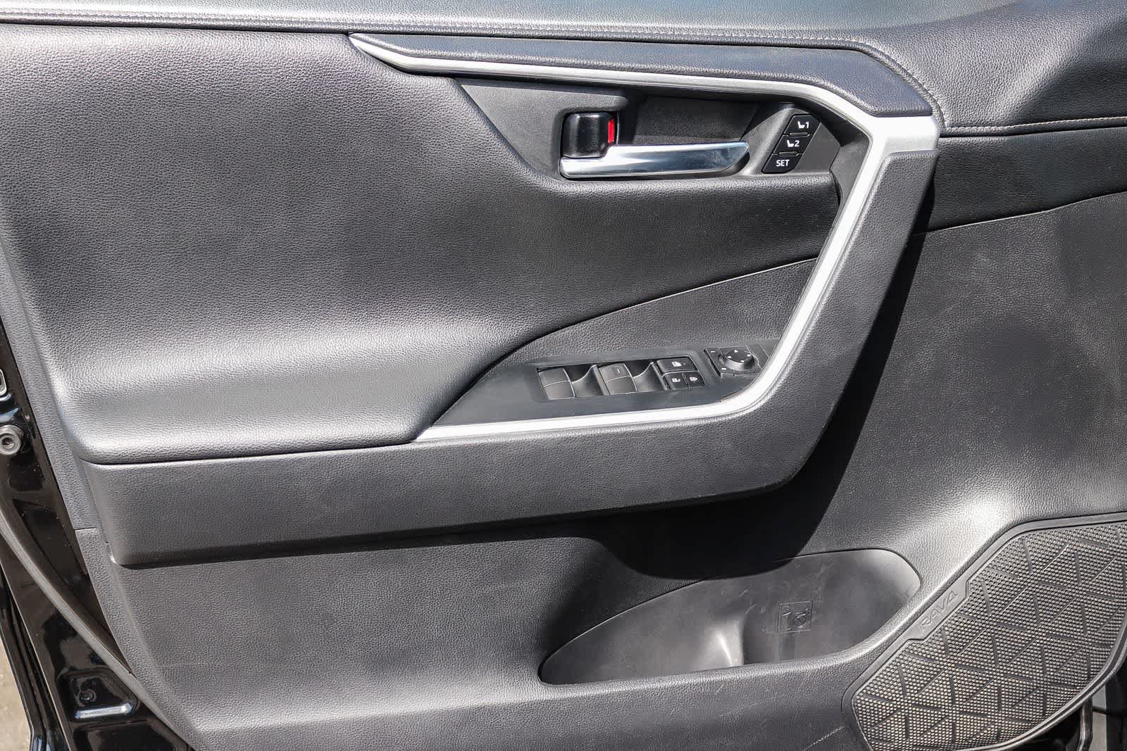 Used 2021 Toyota RAV4 Limited AWD/4WD image 20