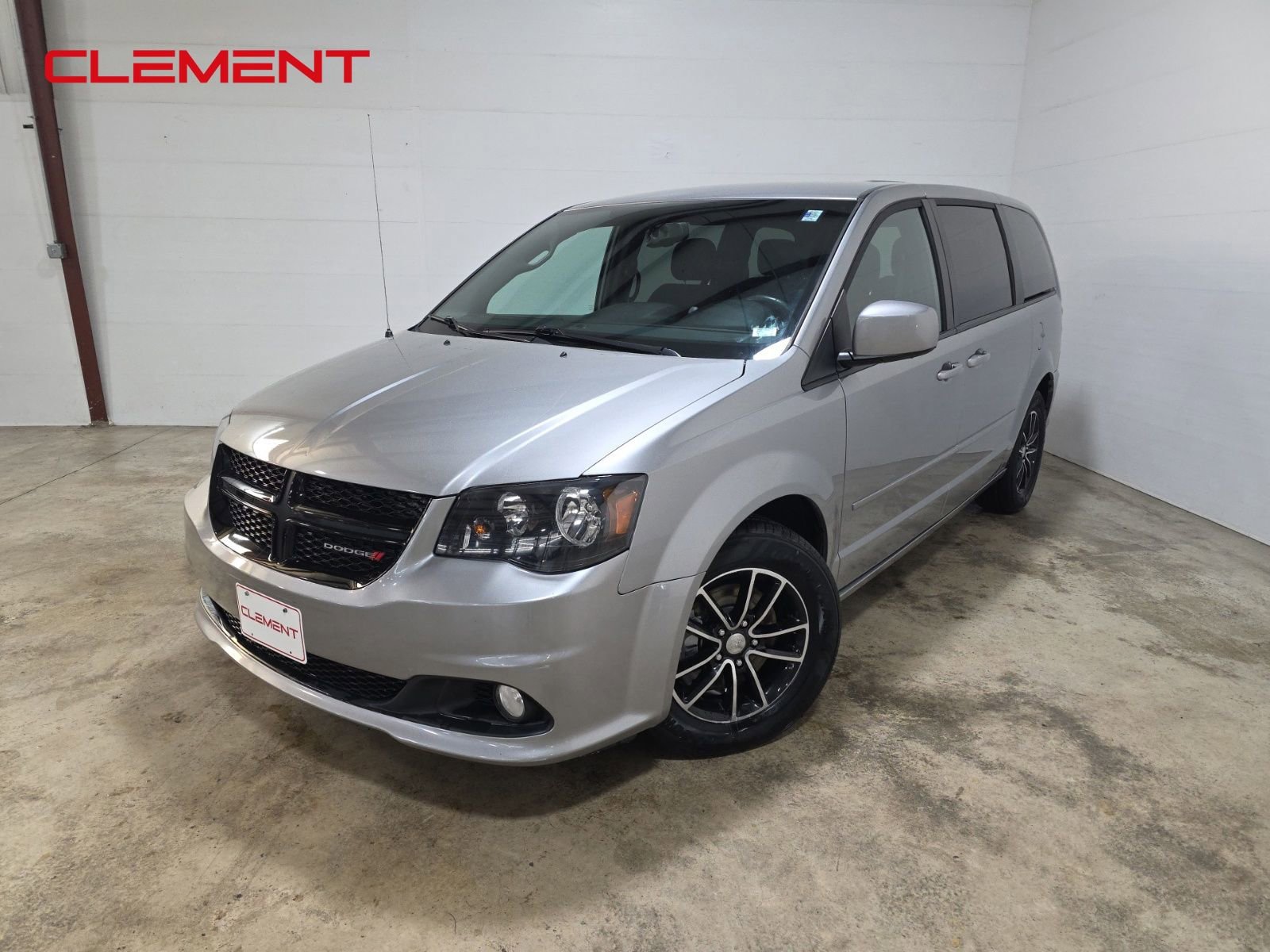 Used 2016 Dodge Grand Caravan SXT w/ UConnect Hands-Free Group