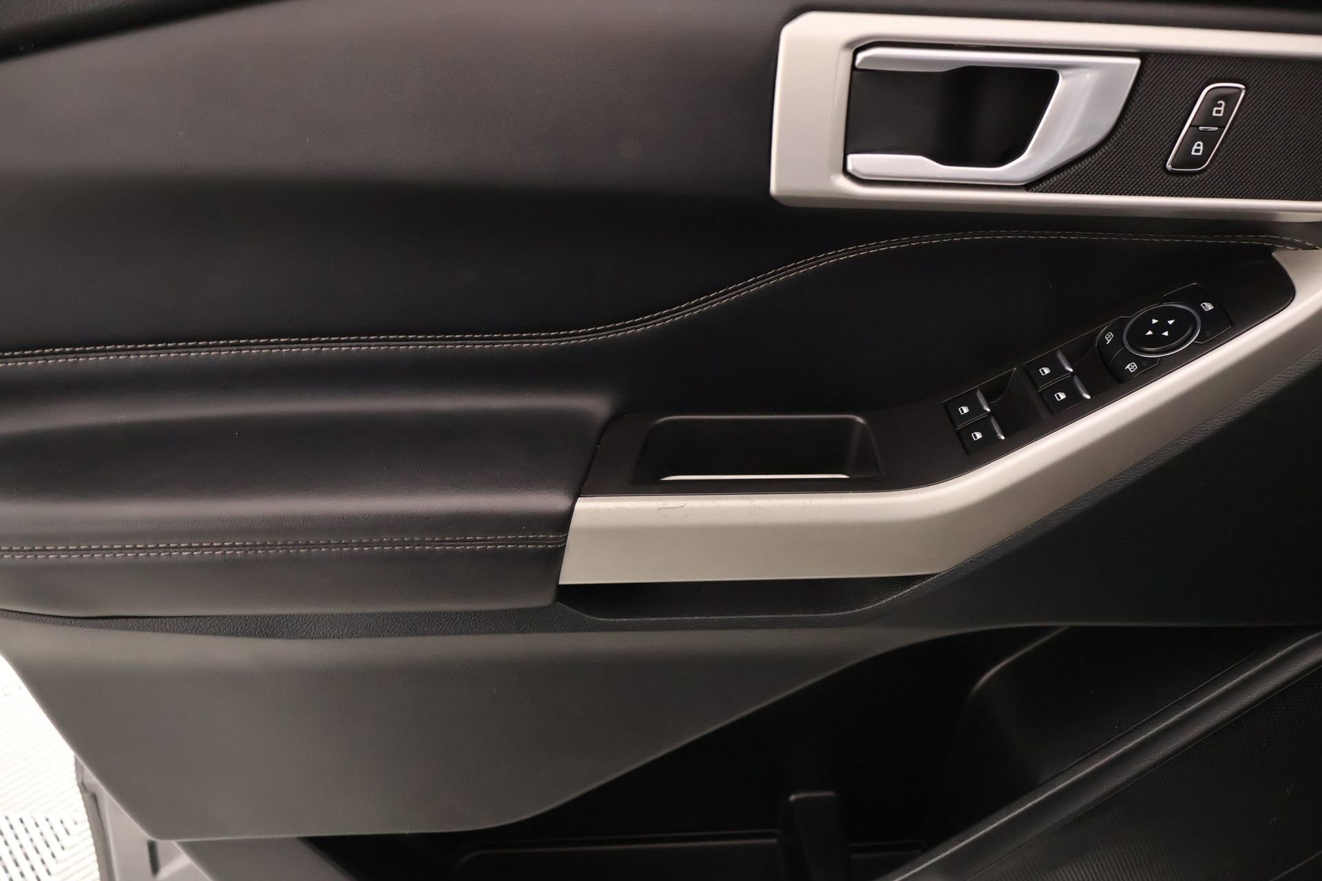 Used 2023 Ford Explorer XLT w/ Equipment Group 202A image 16