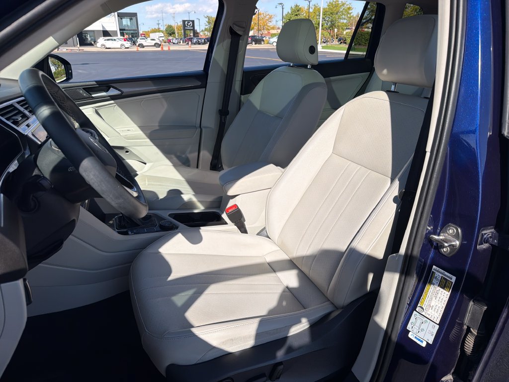 Certified 2022 Volkswagen Tiguan SE w/ Panoramic Sunroof Package AWD/4WD image 7