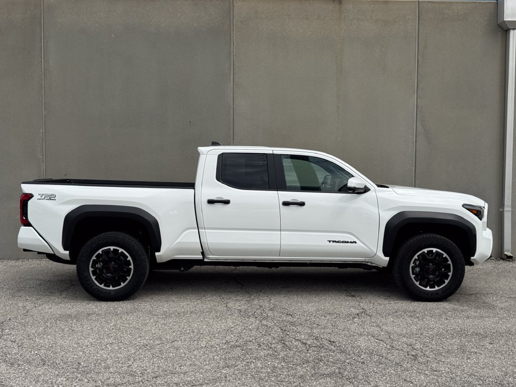 Used 2026 Toyota Tacoma TRD Off-Road w/ TRD Off Road Premium Package AWD/4WD image 3