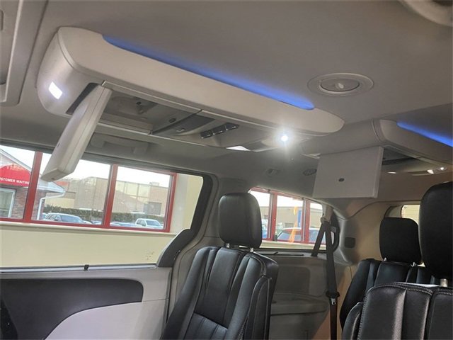 Used 2015 Chrysler Town & Country Touring-L w/ Driver Convenience Group image 13