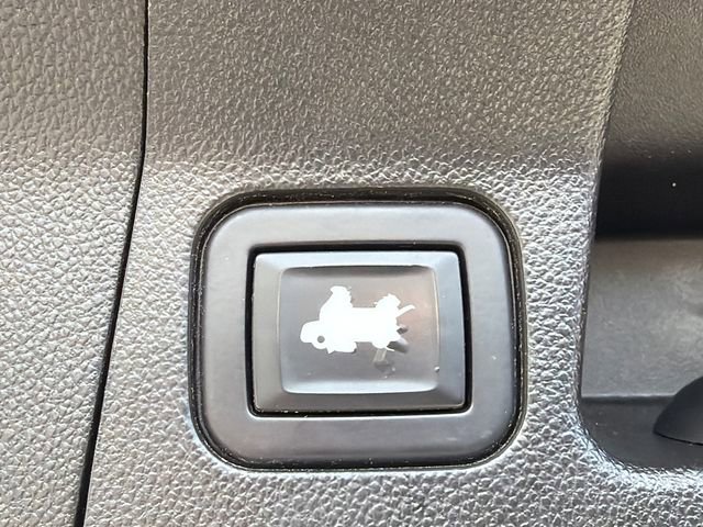 Used 2021 GMC Acadia SLE w/ Driver Convenience Package FWD image 19