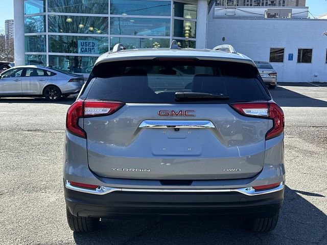 Used 2024 GMC Terrain SLT image 3