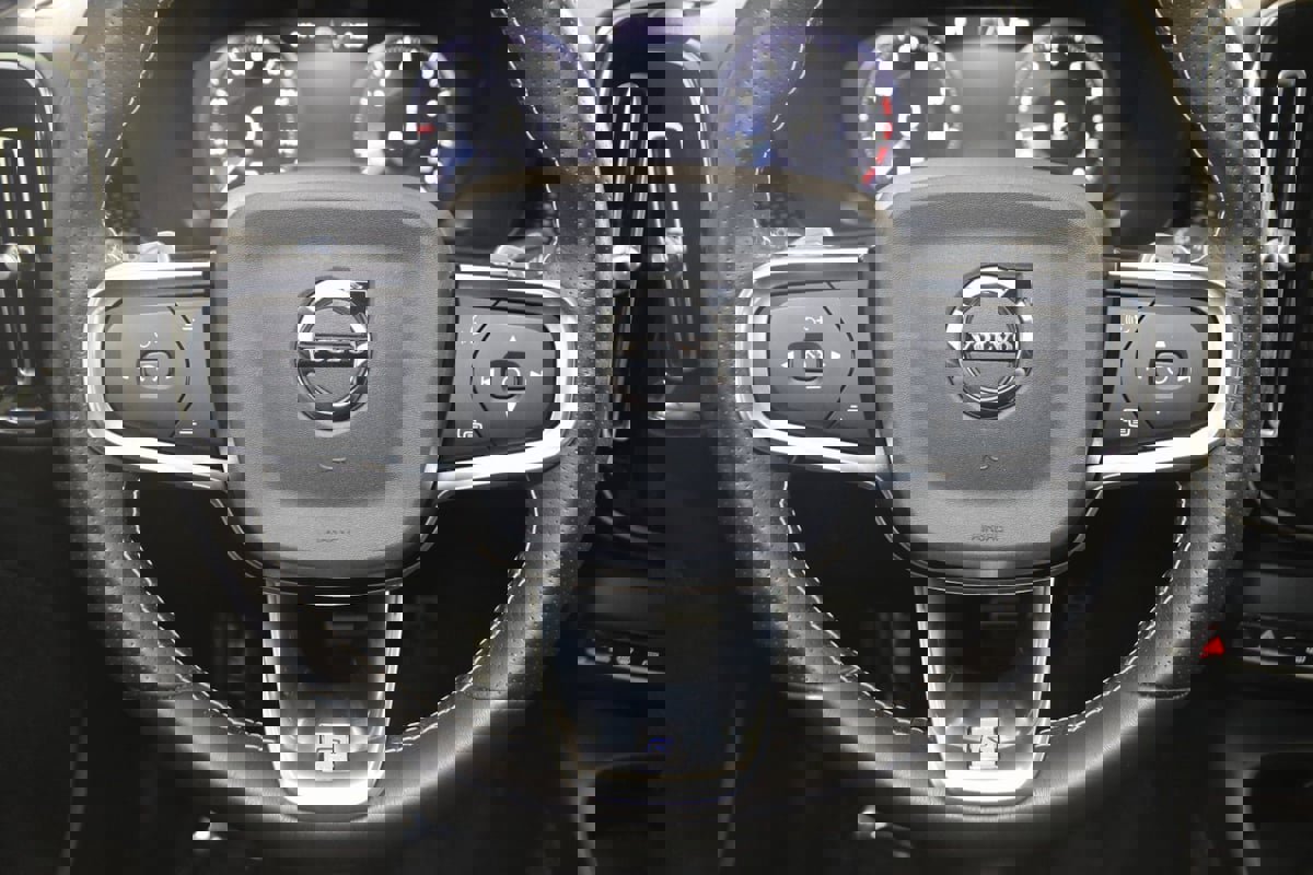 Used 2020 Volvo XC40 T5 R-Design image 37