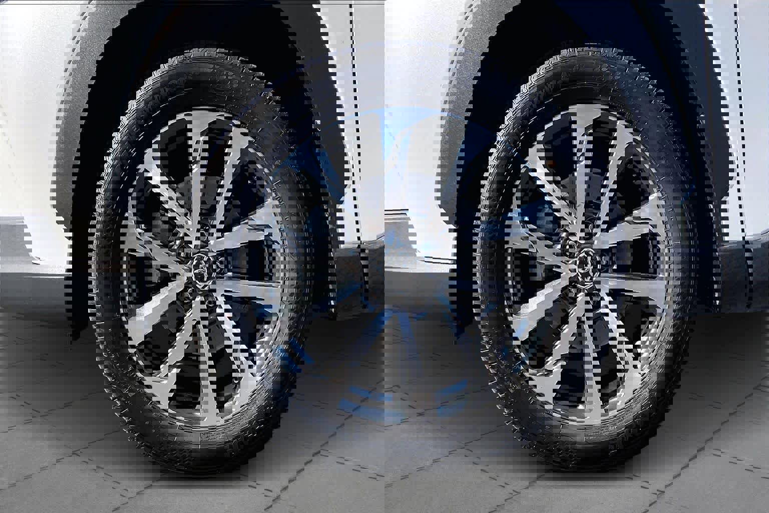 Used 2022 Toyota Corolla Cross XLE w/ Convenience Package image 10