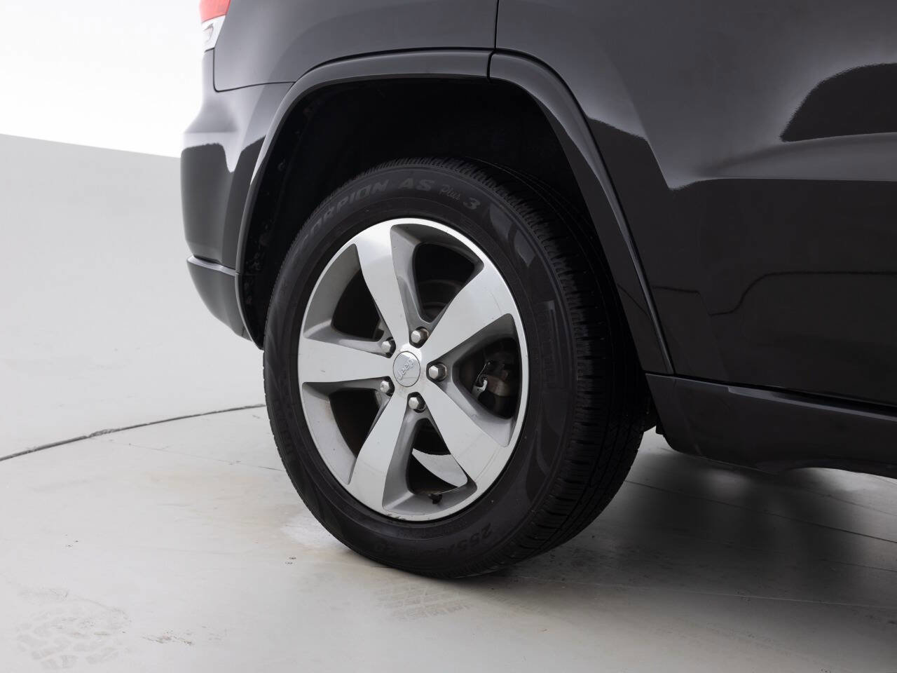 Used 2014 Jeep Grand Cherokee Overland w/ Advanced Technology Group AWD/4WD image 19