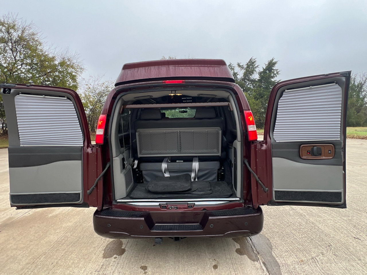 Used 2017 Chevrolet Express 2500 image 48