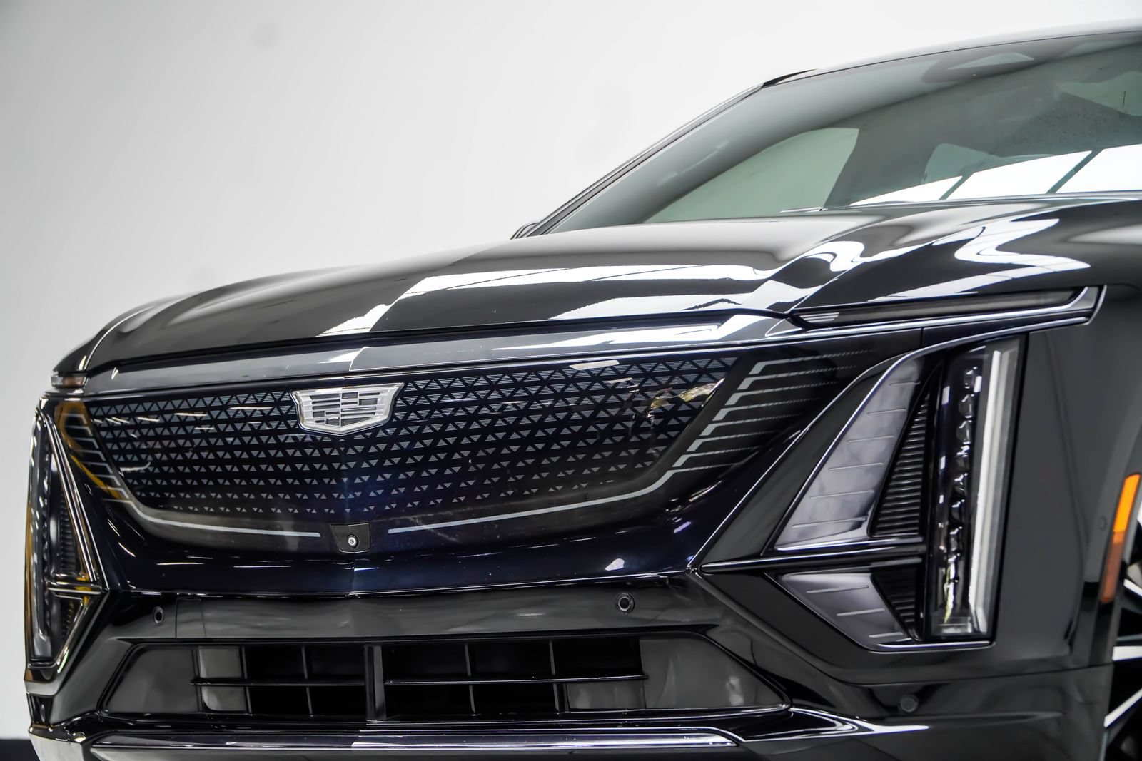 Used 2024 Cadillac Lyriq Sport RWD image 2
