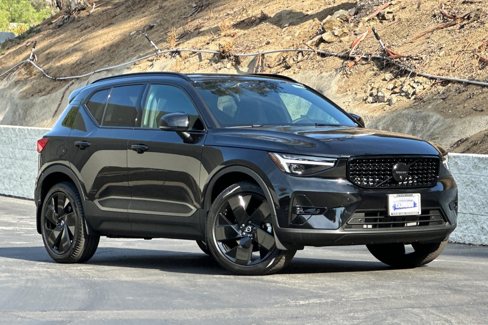 New 2026 Volvo XC40 B5 Ultra w/ Climate Package AWD/4WD image 2